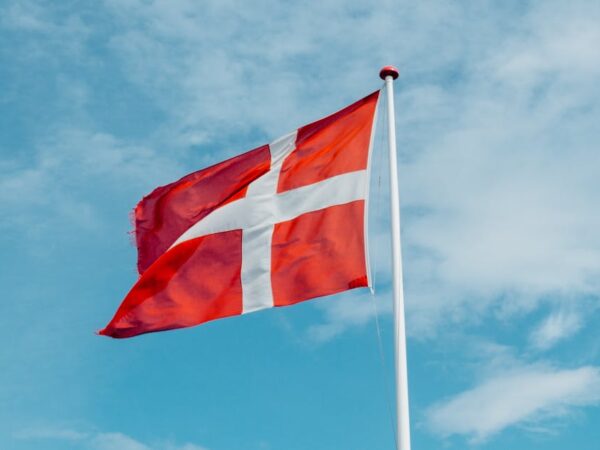 Find de fineste pynteflag og bordflag hos Langkilde & Søn